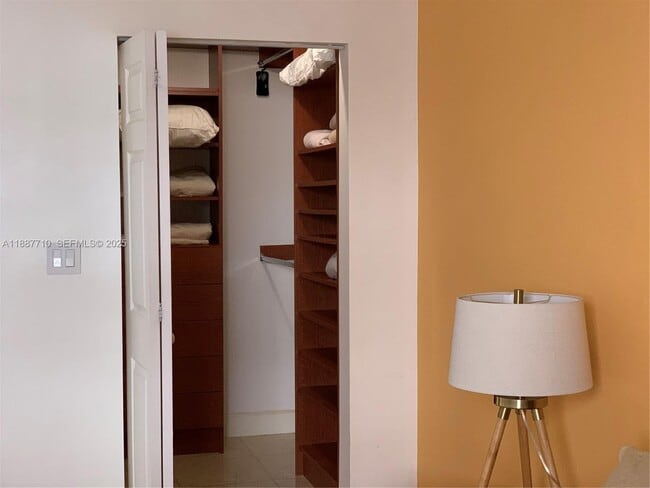 Building Photo - 185 SE 14th Terrace