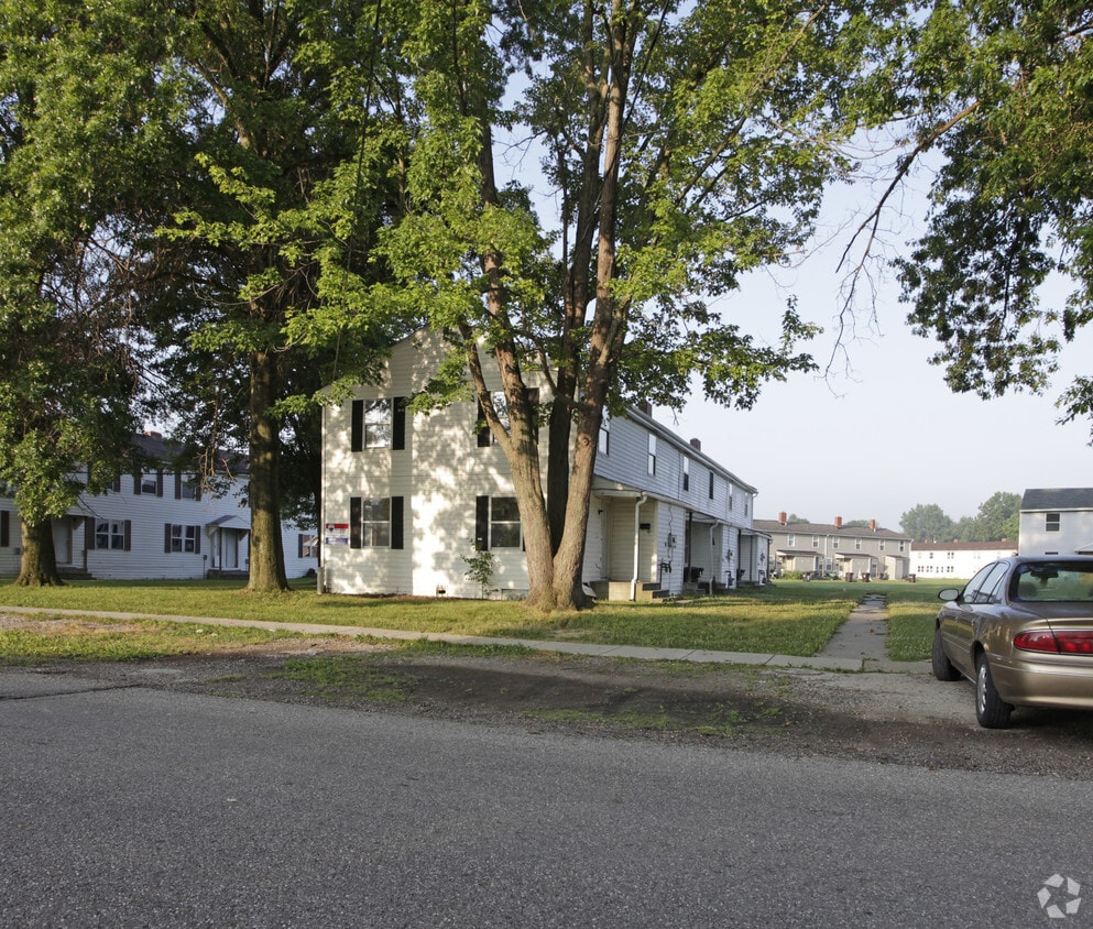 Building Photo - 9053 Maple Grove