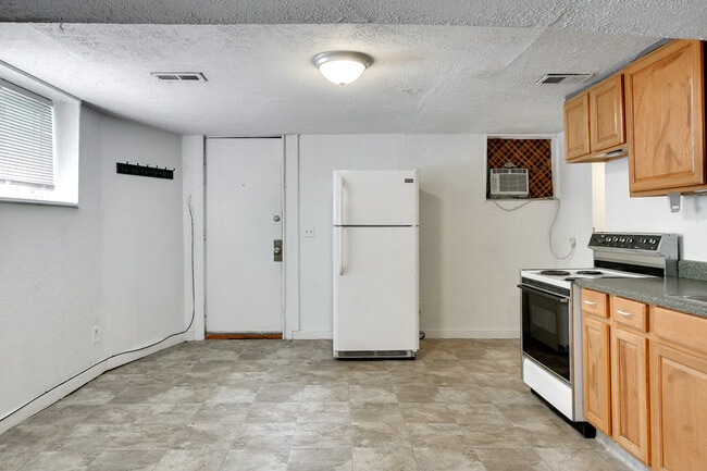 Building Photo - 112 N 38th Ave