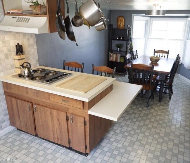 Building Photo - 2 br, 2 bath House - 5315 N Milwaukee Rive...