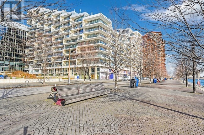 Building Photo - 118 Merchants' Wharf