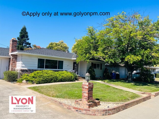 Foto del edificio - Darling, Spacious 3/2 House in Elk Grove w...