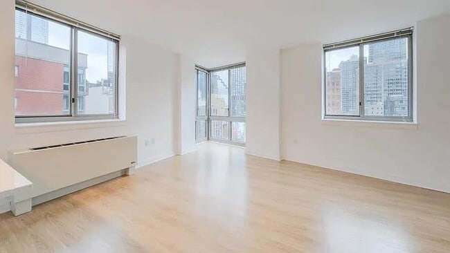 Foto del edificio - 400 W 37th St