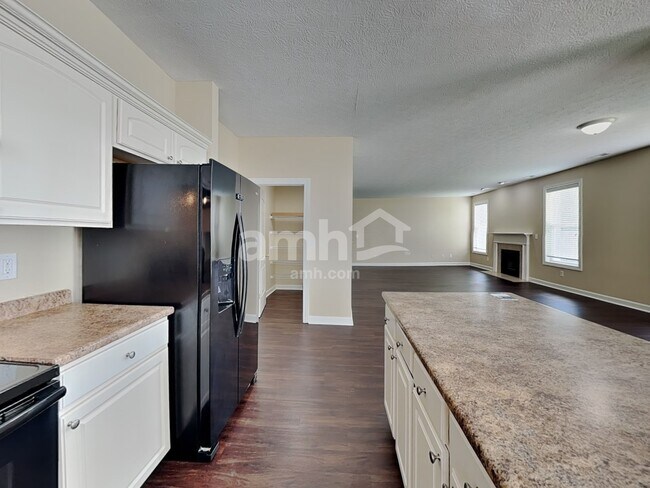 Building Photo - 5915 Cabot Dr