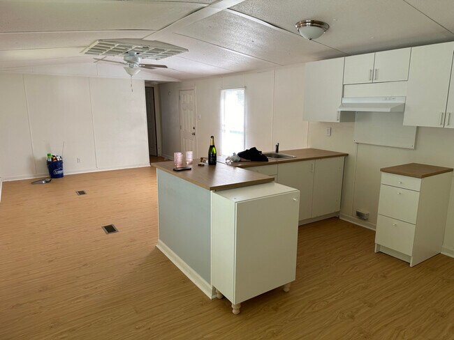 Building Photo - 5105 Estate Dr