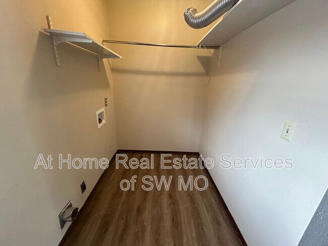 Foto del edificio - 707 S Suburban Ave