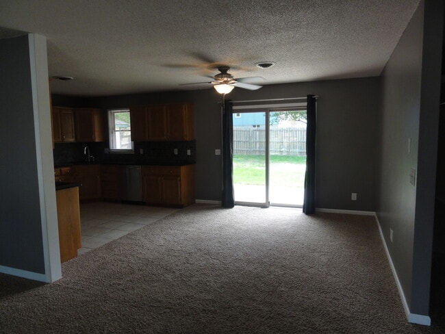 Building Photo - Beautiful Single Family Home, Great Location