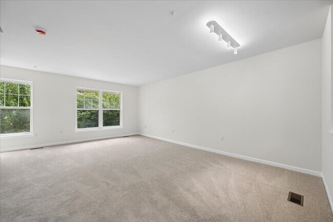 Foto del edificio - 442 Blossom Ln
