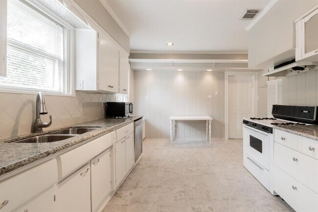 Spacious kitchen view looking to back of apartment - 1212 Milford St