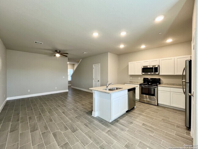 Building Photo - 7818 Savannah Brooks