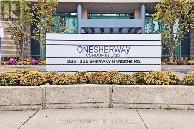 Photo du bâtiment - 235 Sherway Gardens Rd