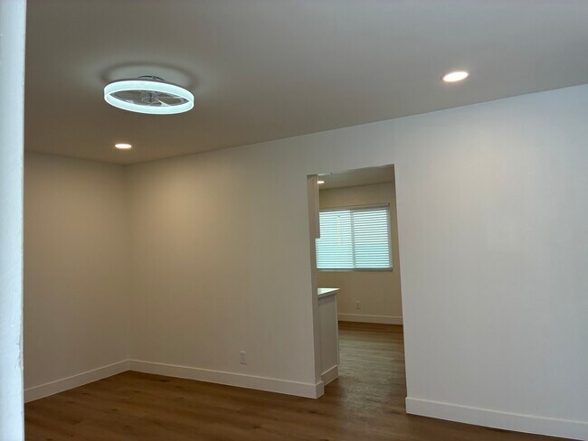 Foto del edificio - 12920 Roselle Ave