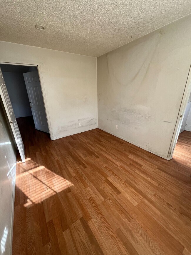 Foto del edificio - 327 E Acacia St