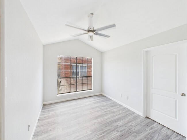Foto del edificio - 8055 Cambridge St