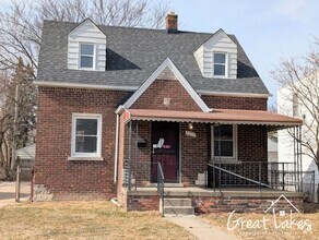 Building Photo - 5233 Farmbrook St