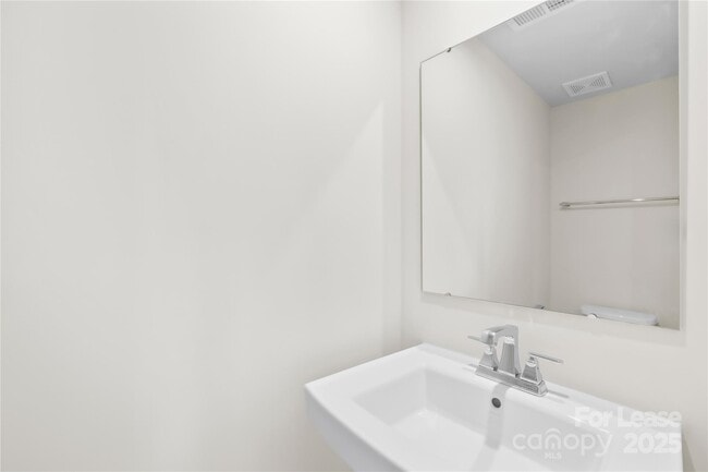 Building Photo - 1725 Aspire St