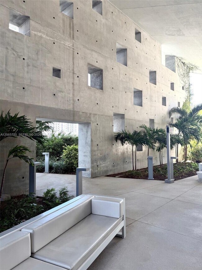 Foto del edificio - 88 SW 7th St