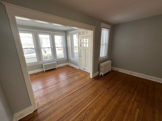 Building Photo - Gorgeous 3-Bedroom Townhome with One Car Garage! Available February 1st!