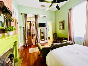 Building Photo - 1437 N Prieur St