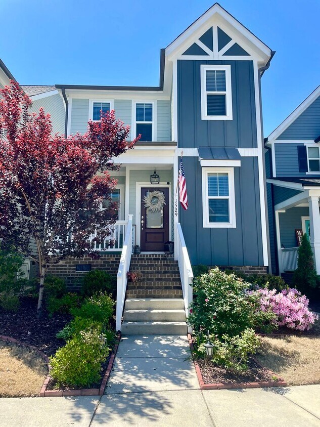 Primary Photo - Incredible 3BD, 2.5BA Home in Wendell Fall...