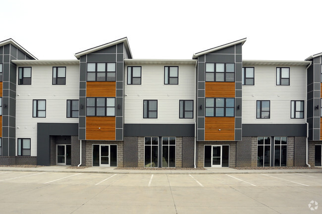 Building Photo - Skyline Lofts