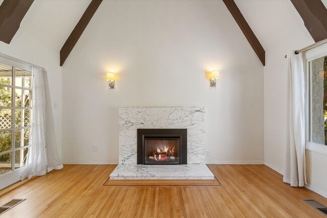 Building Photo - 4 bed / 3 bath home with a pool - Next to ...