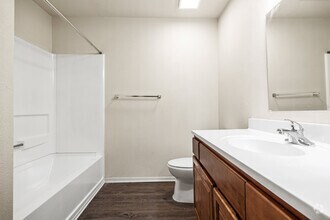 3BR, 2BR - 1,083SF - 1st Bathroom - Champions Crossing
