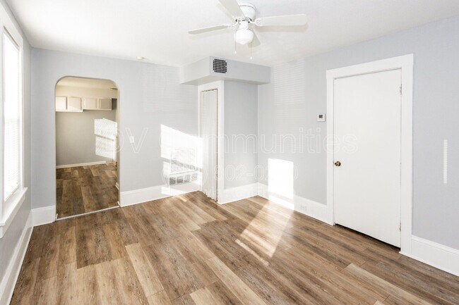 Foto del edificio - 3132 W 33rd St