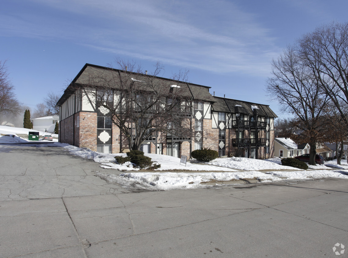 Primary Photo - Chalet Apartments