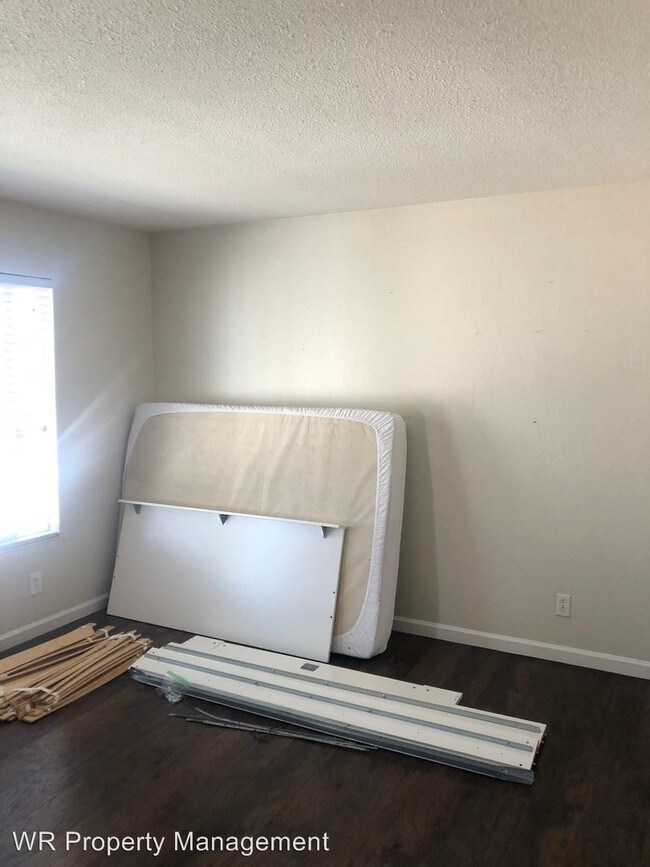 Building Photo - 2 br, 1 bath House - 908 Dainty Ave Unit #10