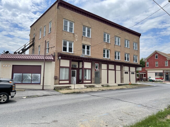 Building Photo - 2901 Maple Ave