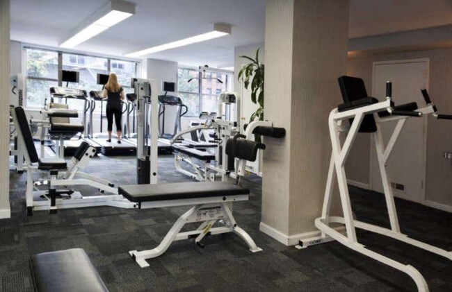 Foto del edificio - 126-300 E 56th St