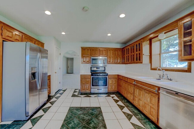 Foto del edificio - GORGEOUS 3 BED 2 BATH / CUL-DE-SAC / BA SC...