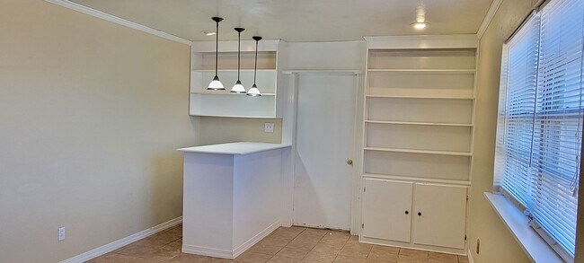 Building Photo - CHARMING 3 BEDROOM HOME IN NORTH CLOVIS