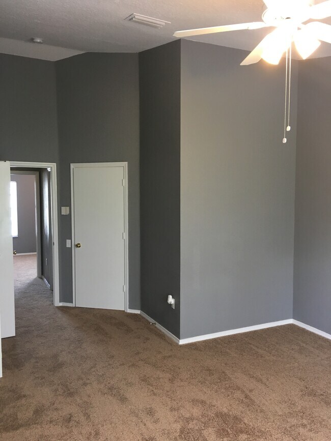 Foto del edificio - 2469 Lake Woodberry Cir