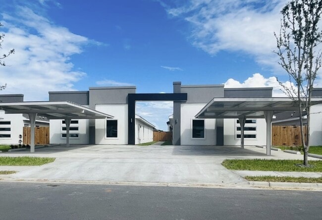 Building Photo - 1606 Angelina Dr