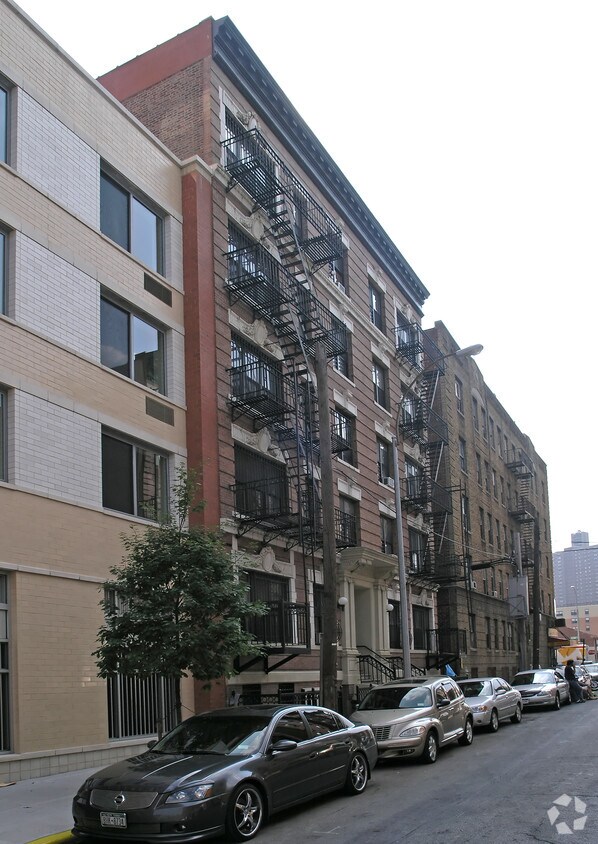 Primary Photo - 462 E 160th St