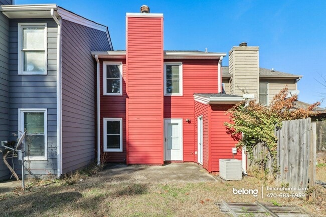 Foto del edificio - 8078 Woodlake Dr