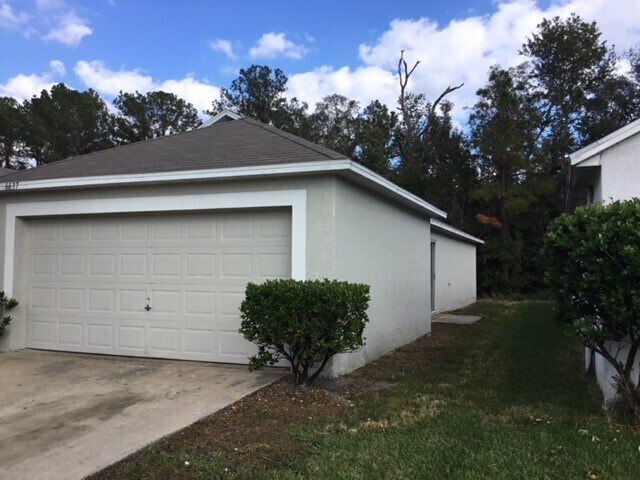 Building Photo - 6637 Gentle Oaks Dr E