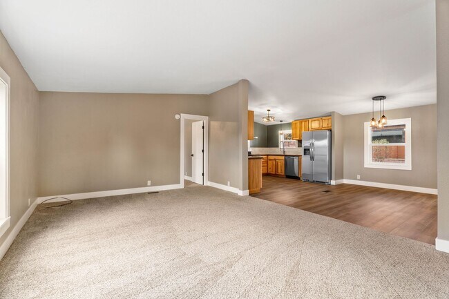 Building Photo - BRAND NEW FULL RENOVATION! Beautiful turn-key home available in Crooked River Ranch!