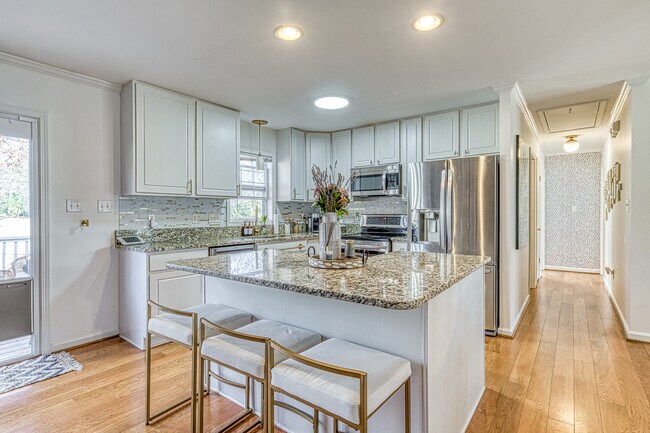 Foto del edificio - 109 Fieldspring Ln