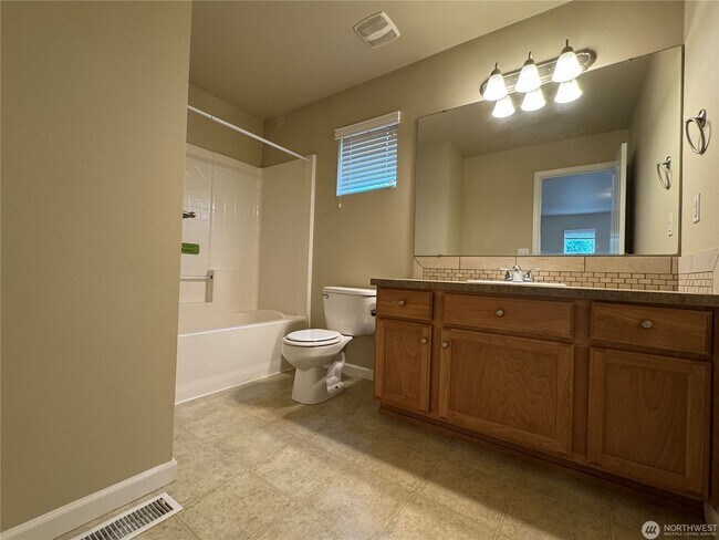Foto del edificio - 7508 Kodiak Ave NE
