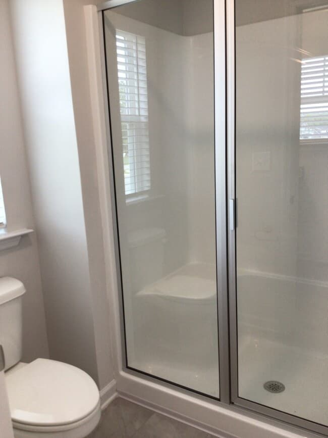 Building Photo - 605 Hampton Dr