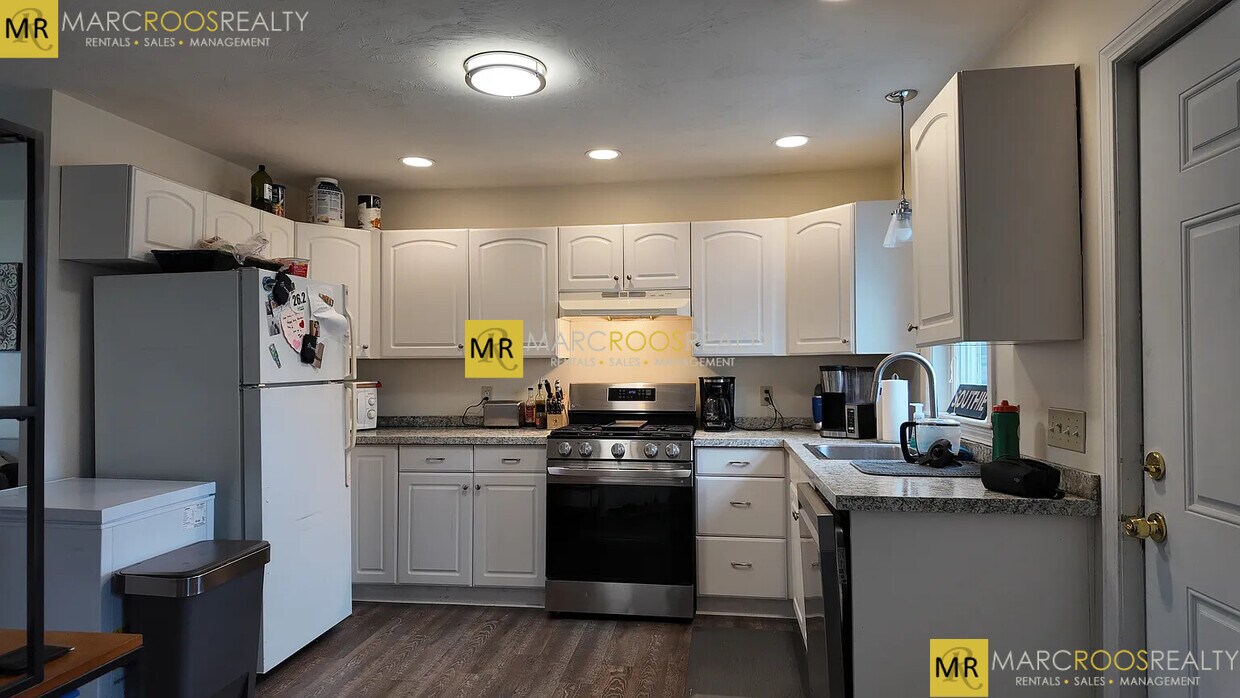 Foto principal - 112 W 7th St