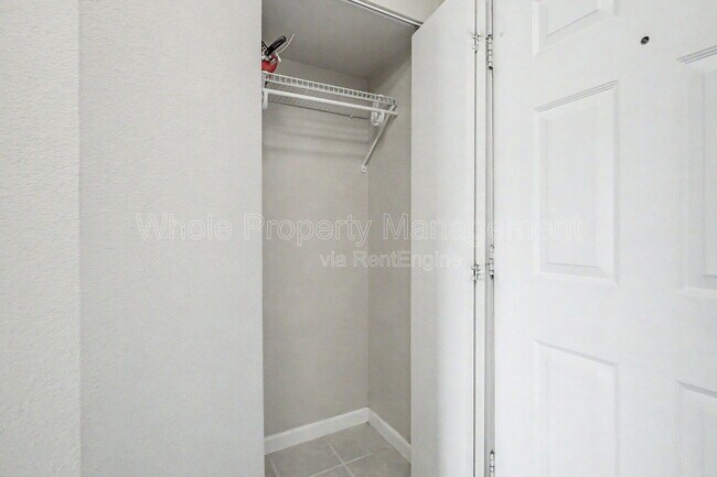 Foto del edificio - 8757 W Cornell Ave