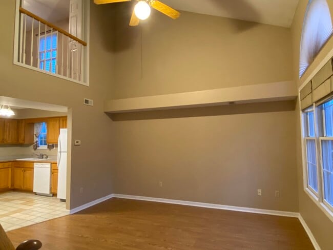 Building Photo - 24 N Cedar Lake Dr E