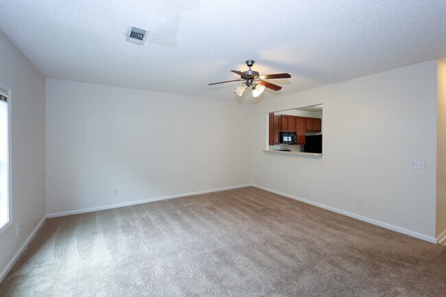 Foto del edificio - 7705 Commerce Ct