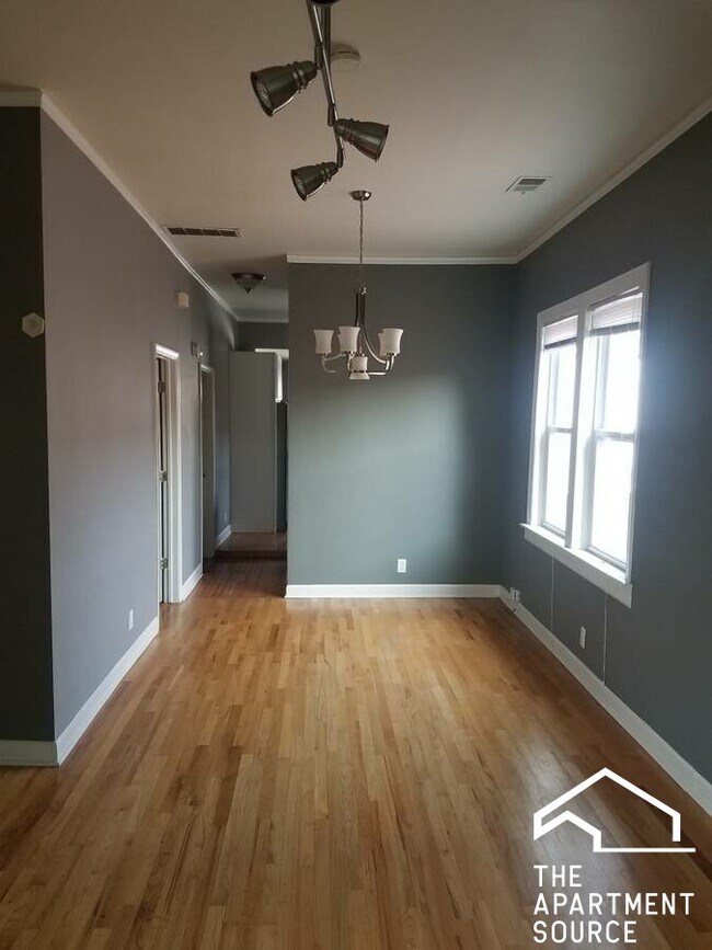 Foto del edificio - 1635 N Artesian Ave