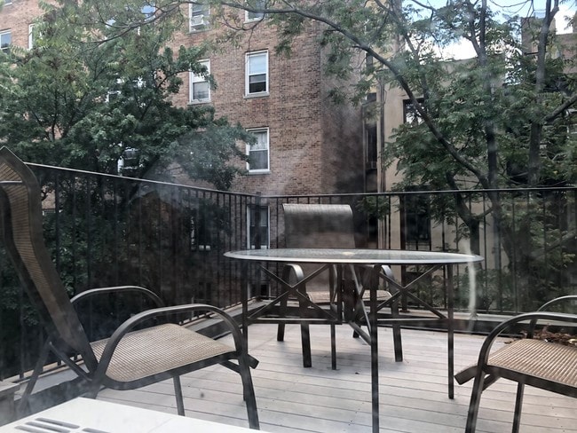 Building Photo - 130 W 75th St