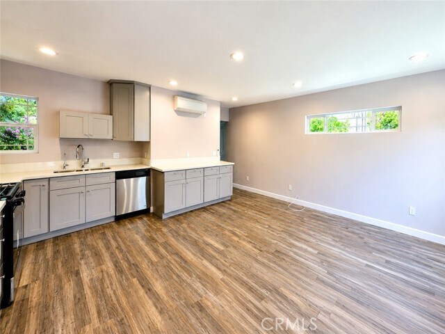 Foto del edificio - 7645 Amestoy Ave